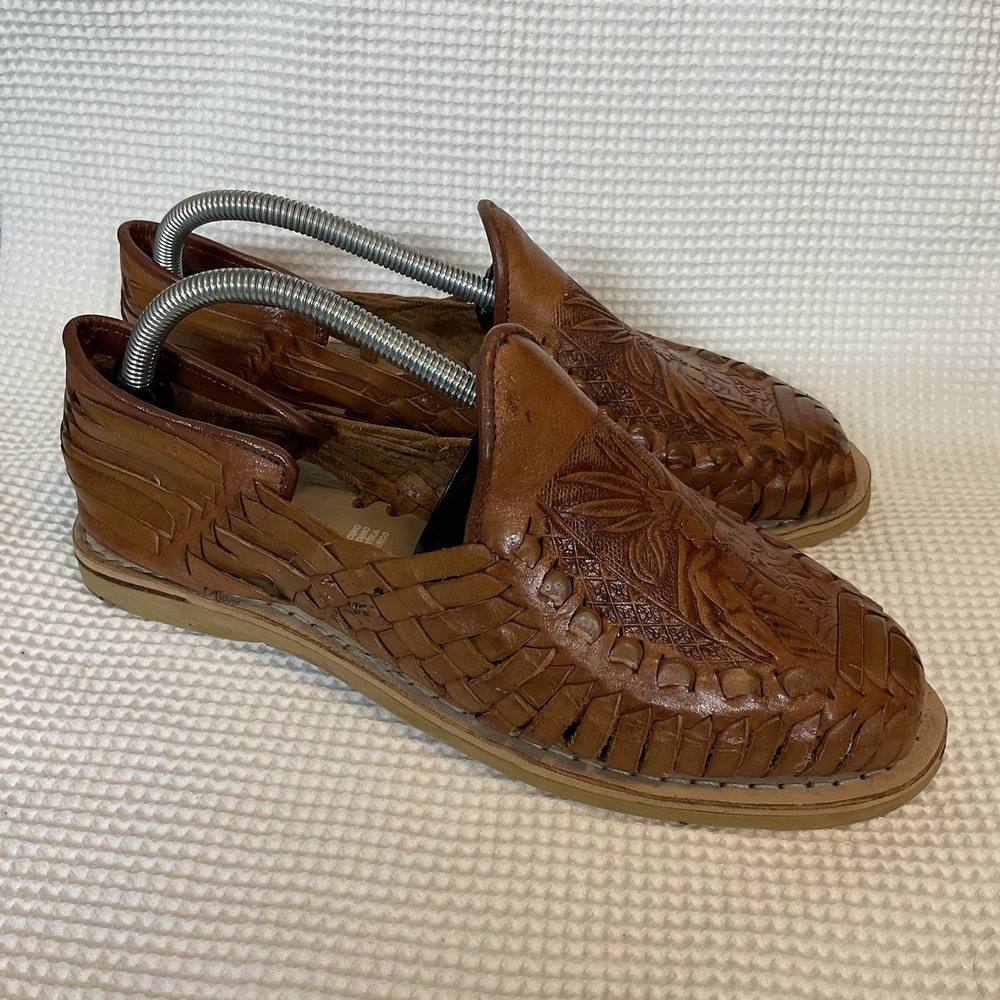 De Sofia D'Arte Tooled Woven Leather Huarache Sandals W-9 Embossed Aztec Warrior